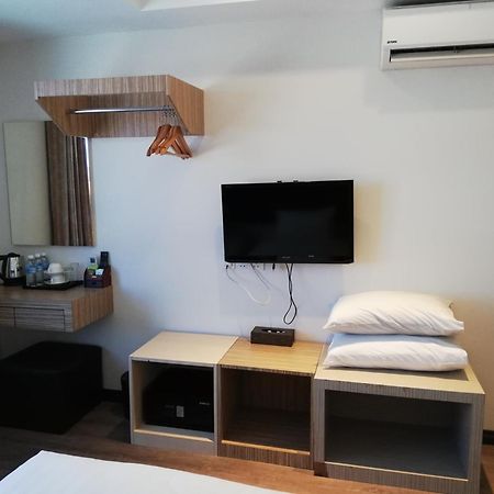 Ease Hotel Кота Кинабалу Екстериор снимка