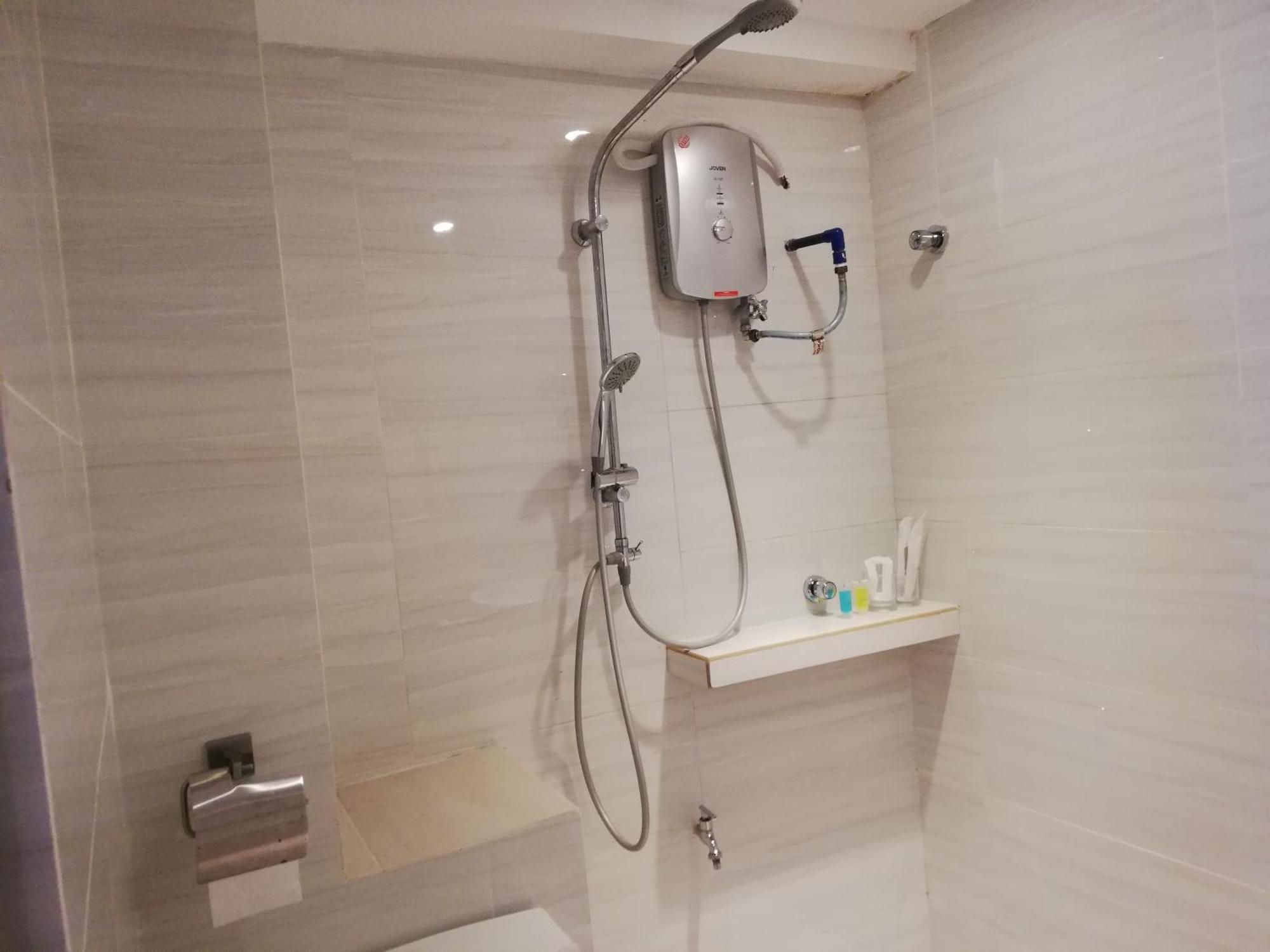 Ease Hotel Кота Кинабалу Екстериор снимка