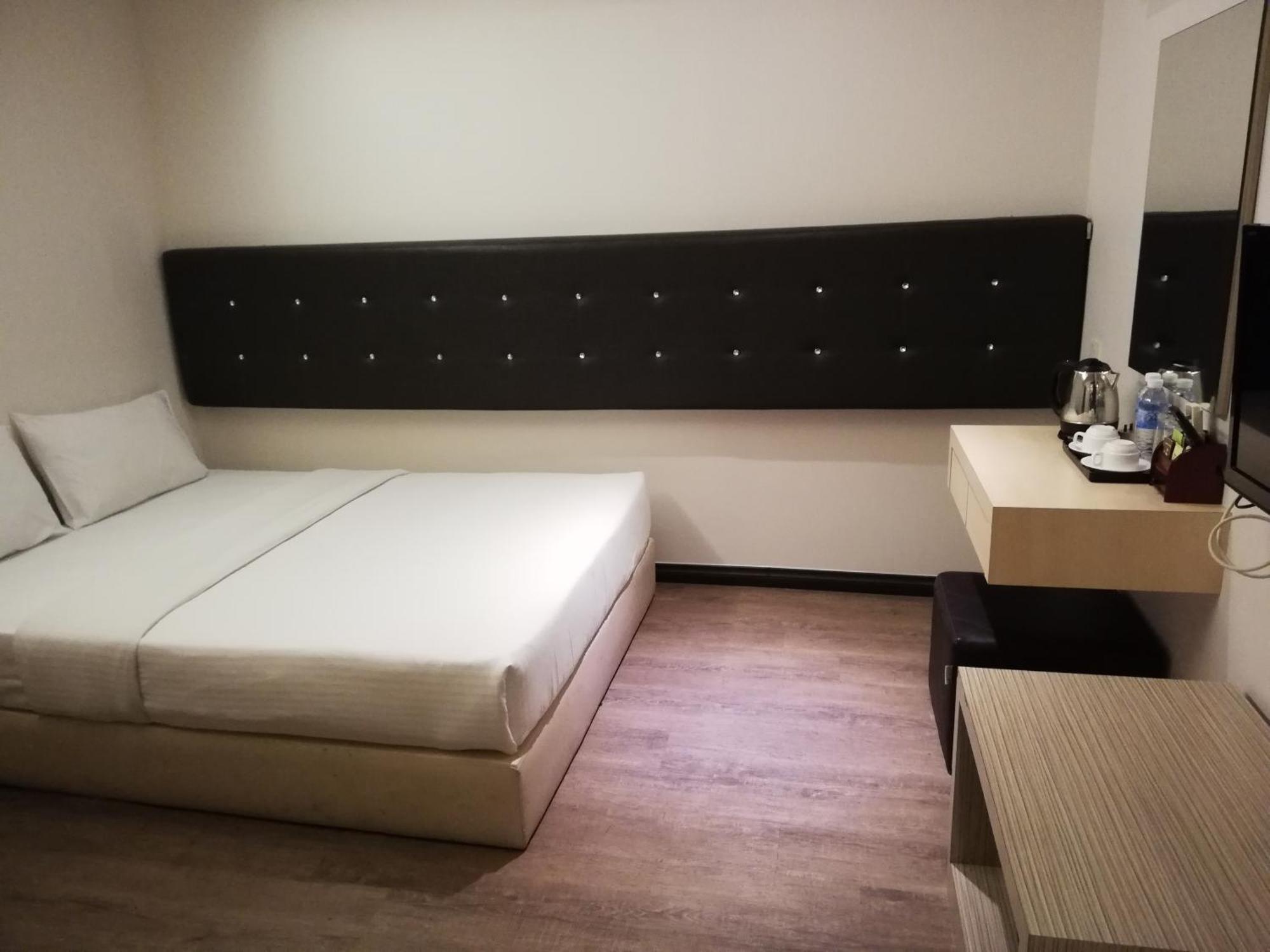 Ease Hotel Кота Кинабалу Екстериор снимка