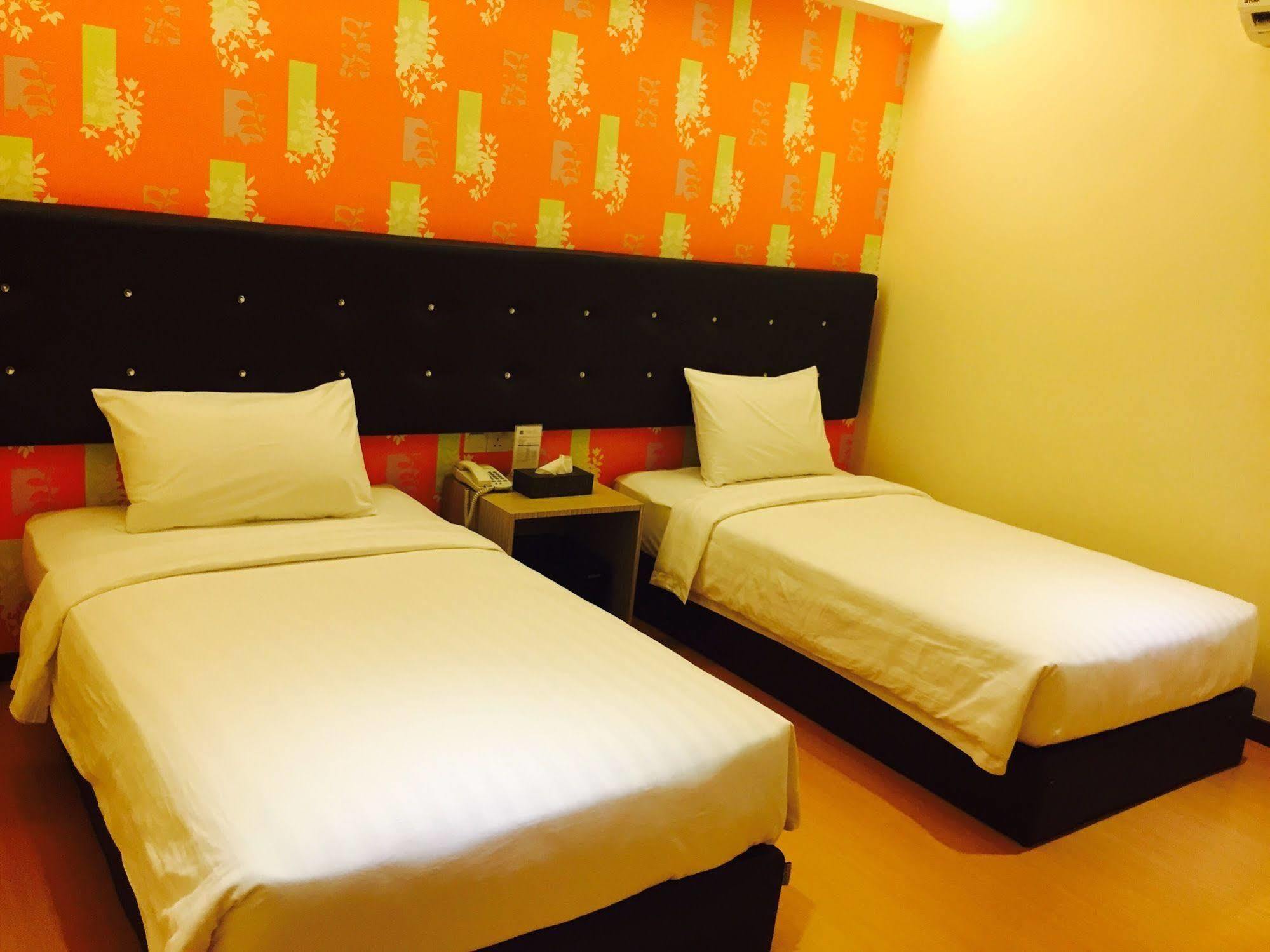 Ease Hotel Кота Кинабалу Екстериор снимка