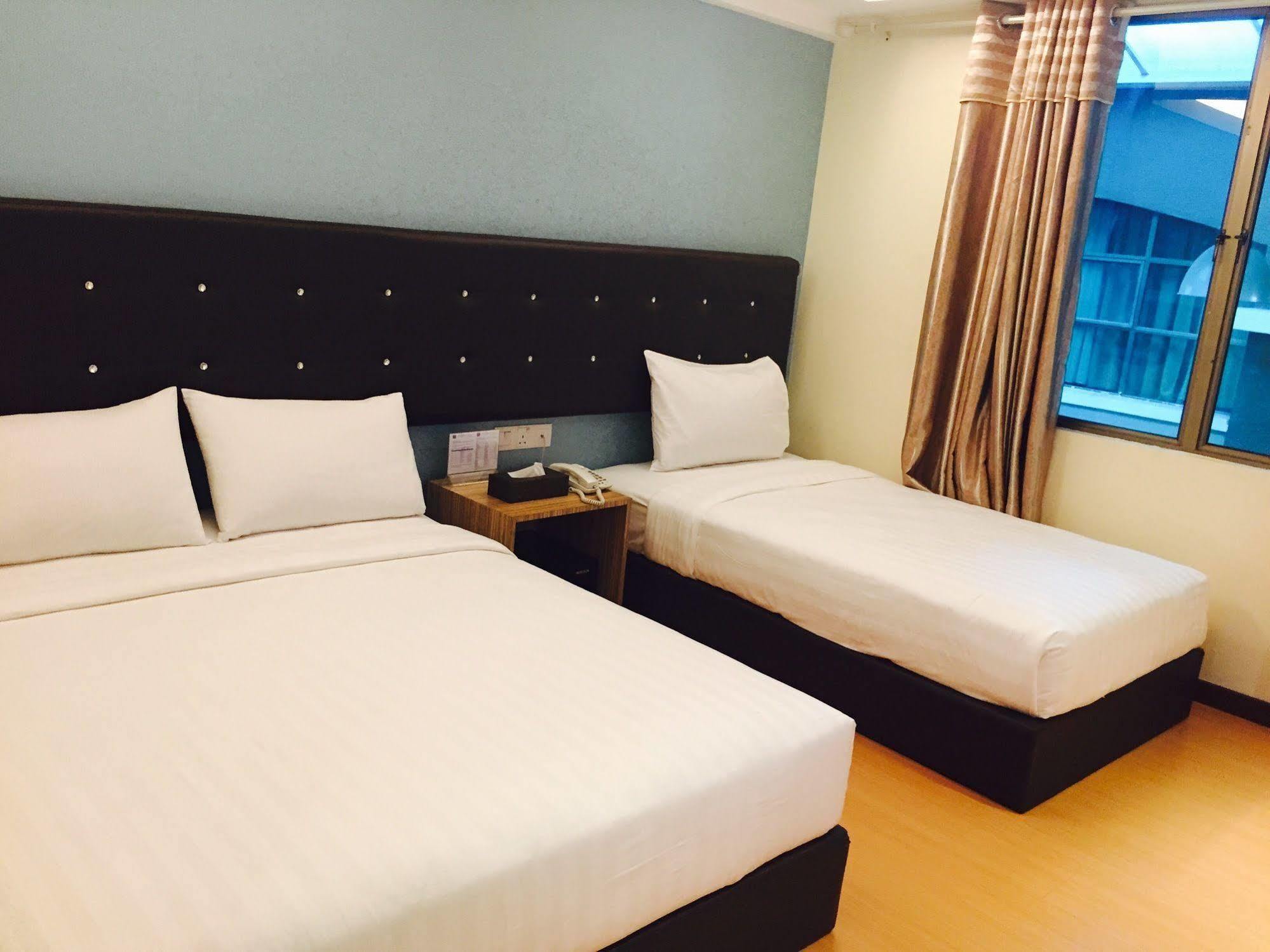 Ease Hotel Кота Кинабалу Екстериор снимка