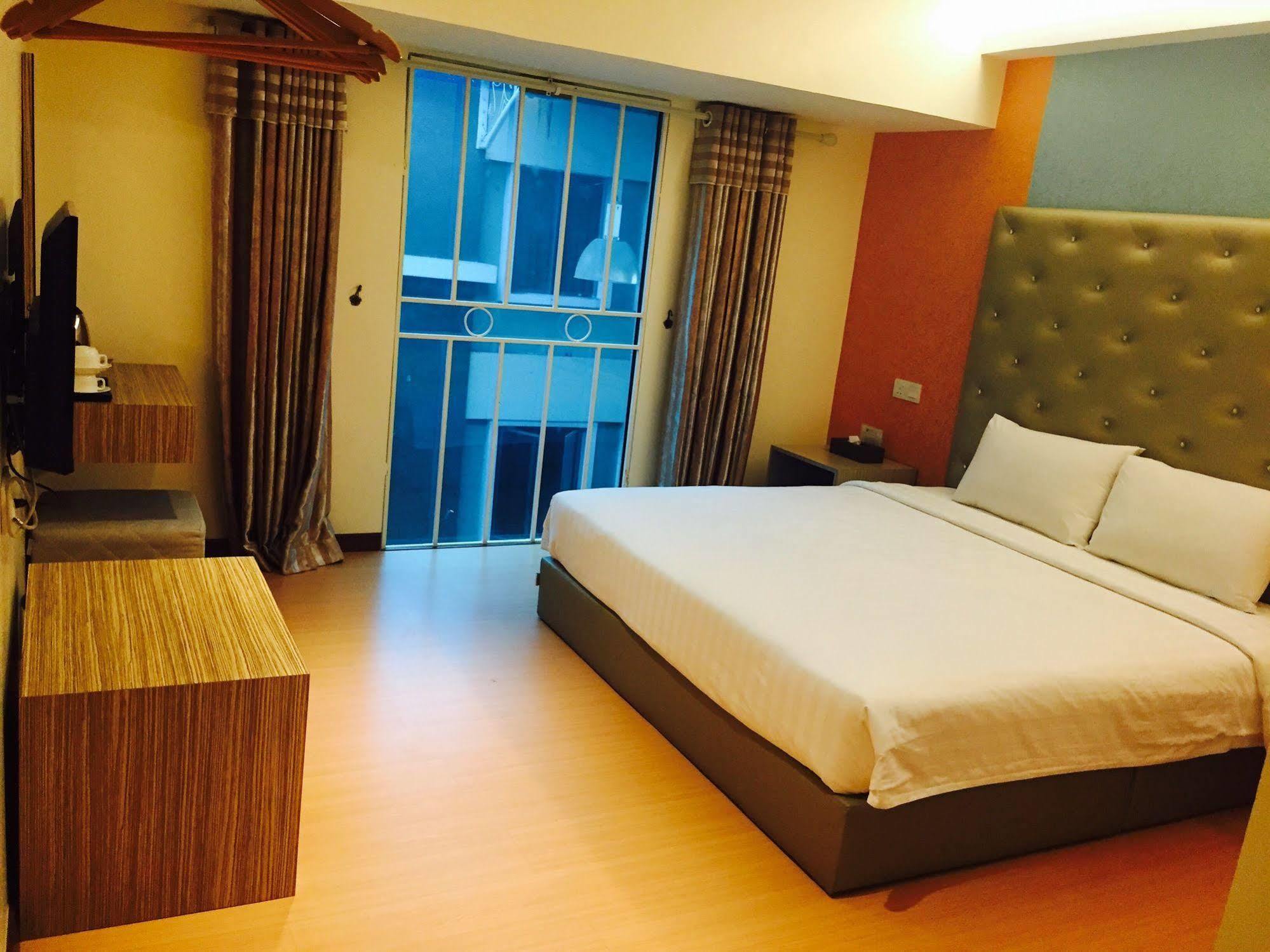 Ease Hotel Кота Кинабалу Екстериор снимка