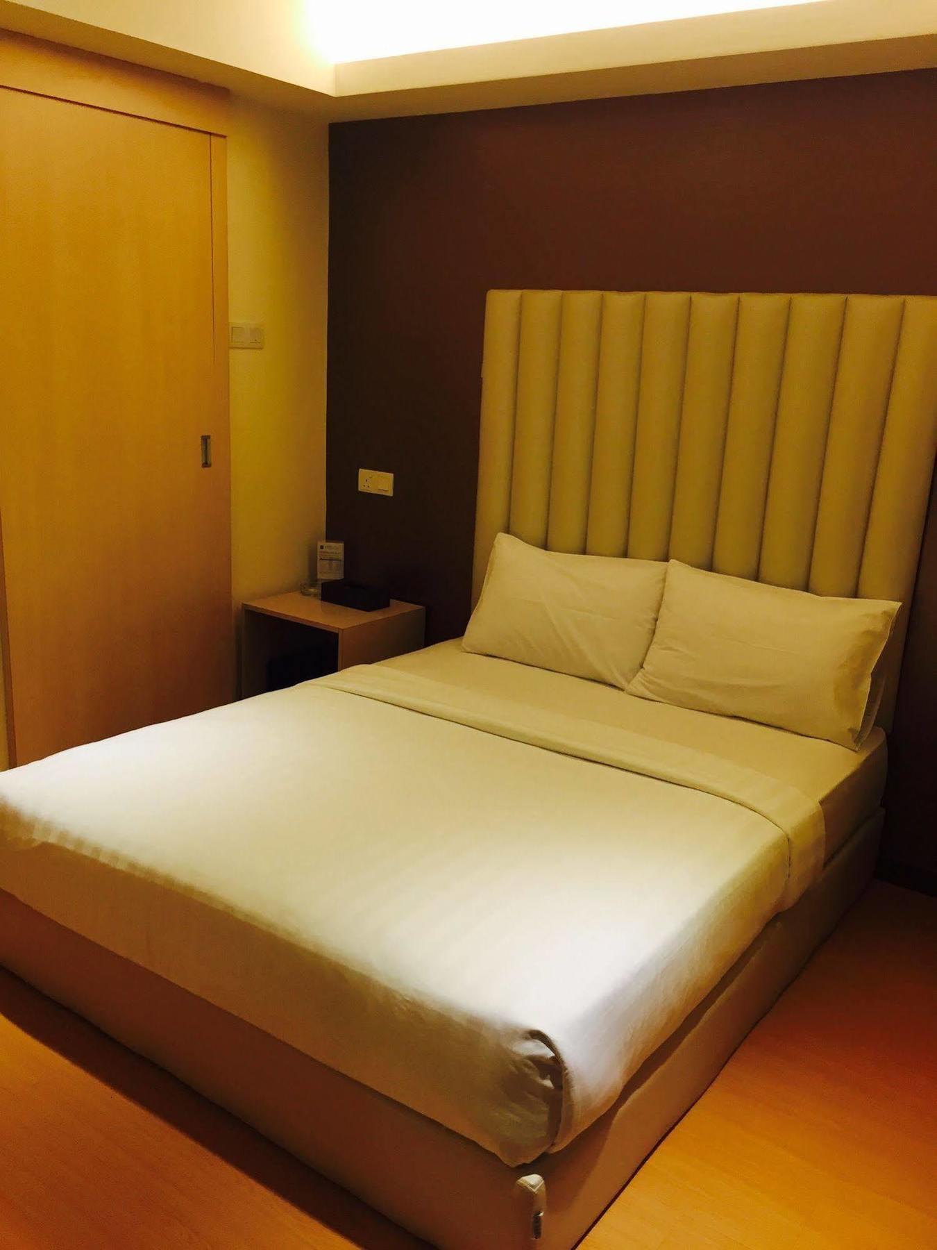 Ease Hotel Кота Кинабалу Екстериор снимка