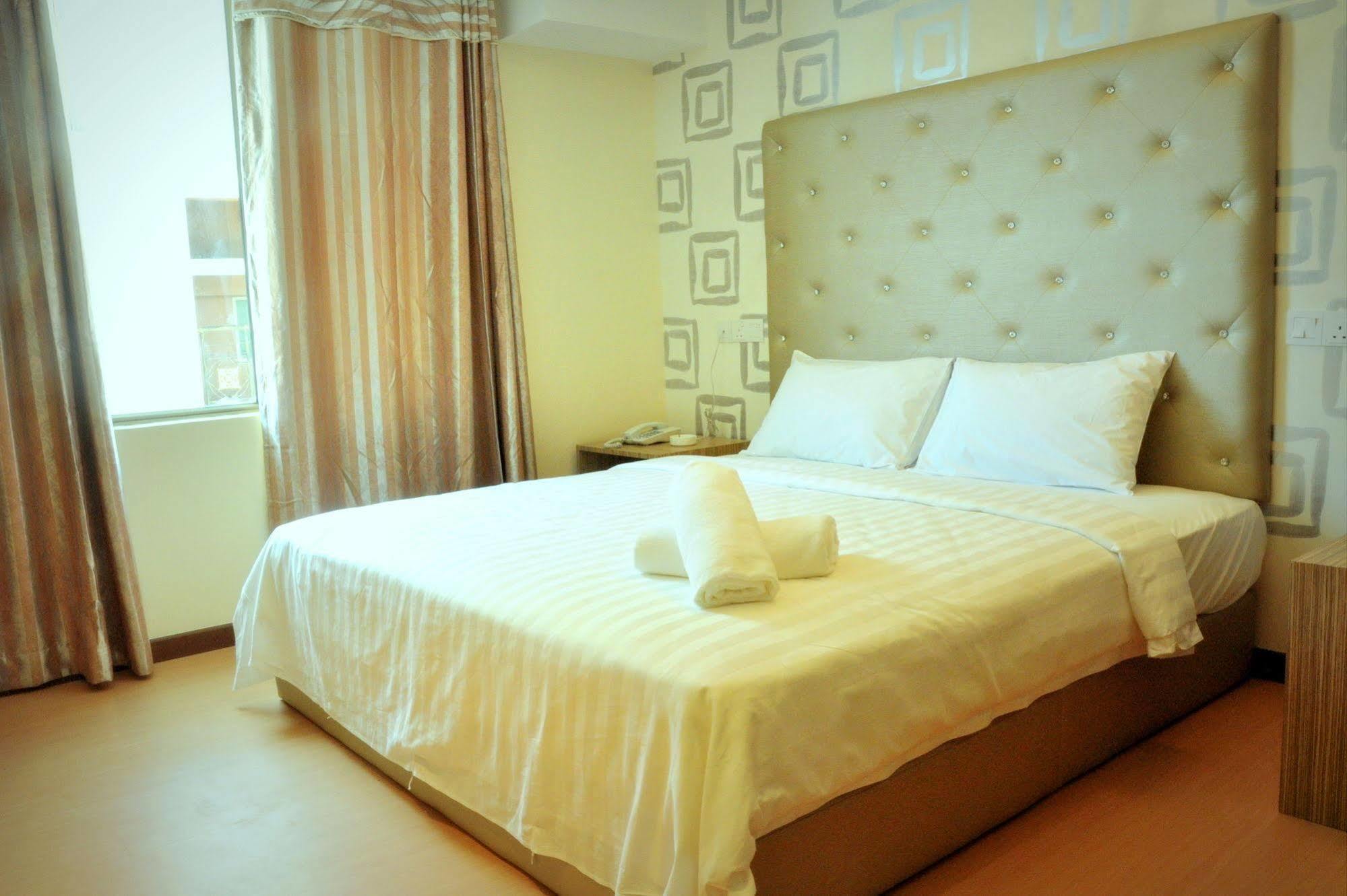 Ease Hotel Кота Кинабалу Екстериор снимка