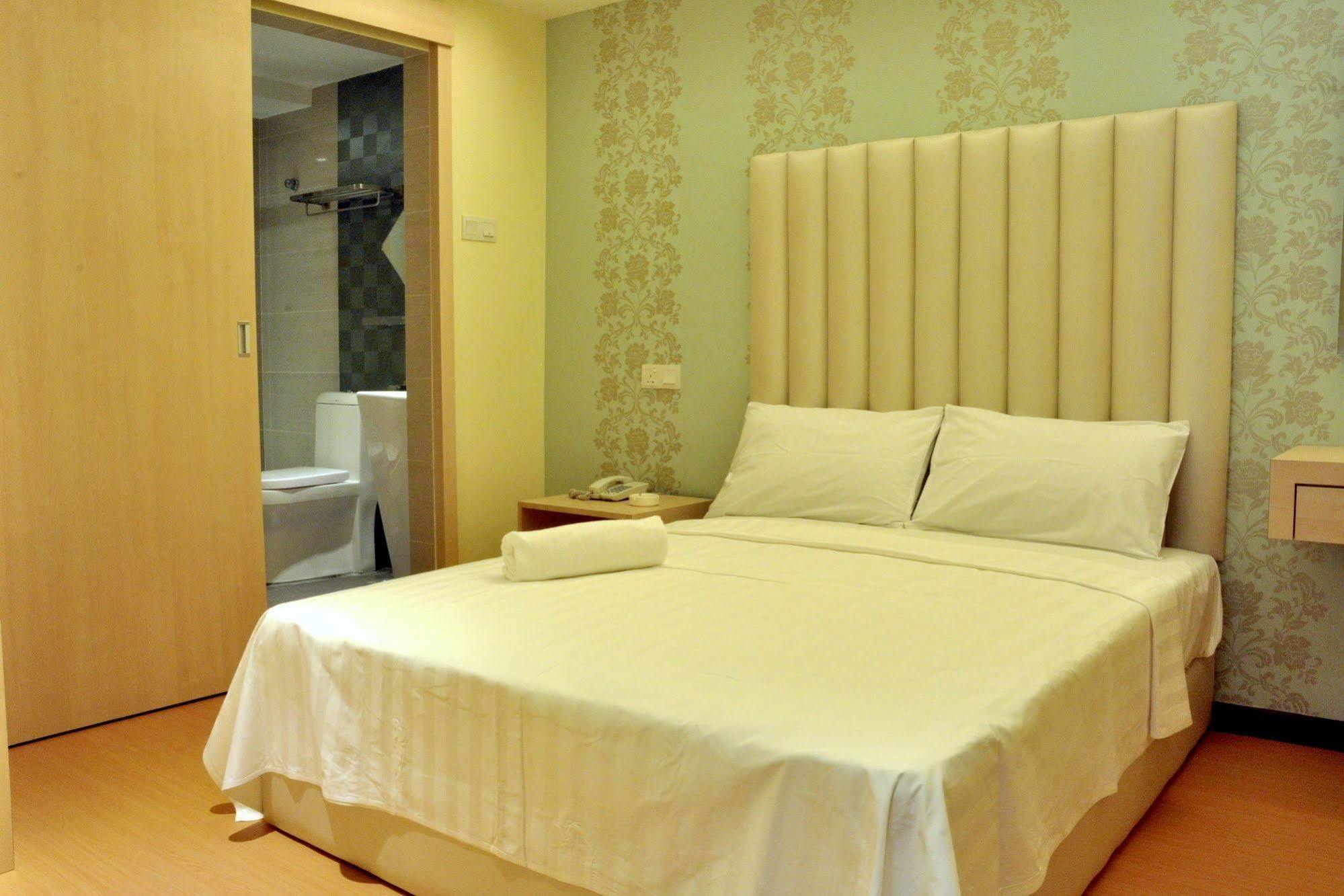 Ease Hotel Кота Кинабалу Екстериор снимка