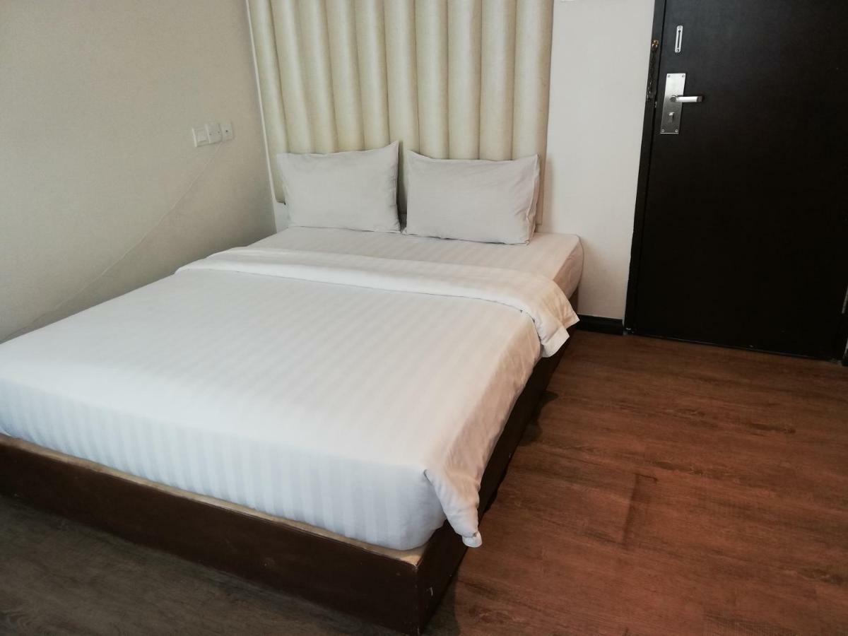Ease Hotel Кота Кинабалу Екстериор снимка