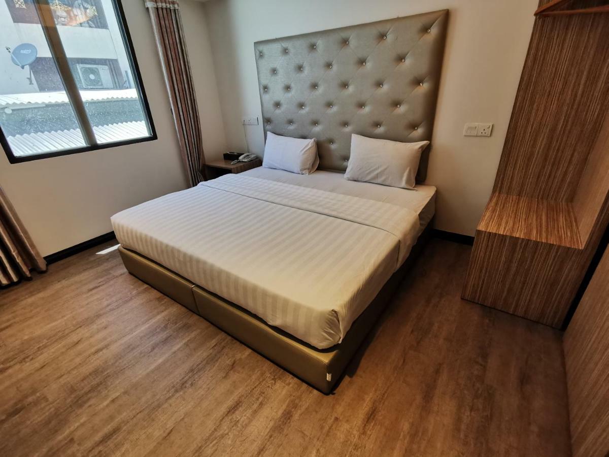 Ease Hotel Кота Кинабалу Екстериор снимка